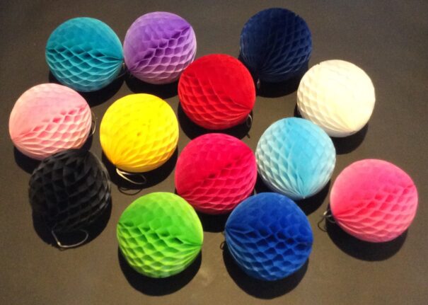 Honeycomb Ball - Rød - 10 cm. - Image 10